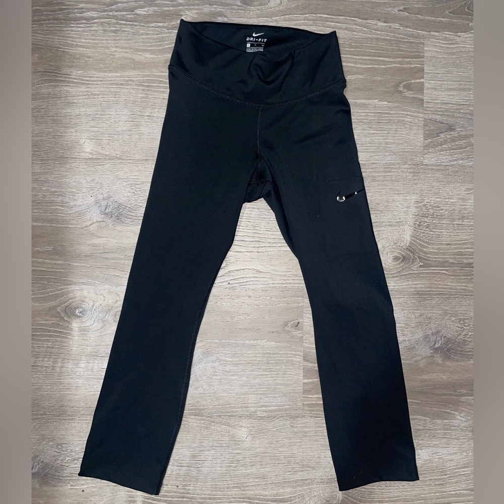 Nike black cropped pant